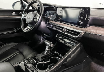 Подержанный автомобиль Kia K5 2021 года (9 фото)