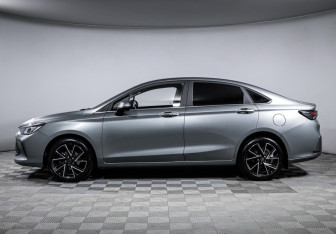Подержанный автомобиль BAIC U5 Plus 2023 года (8 фото)