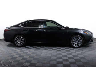 Подержанный автомобиль Lexus ES 2020 года (4 фото)