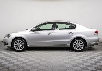 Подержанный автомобиль Volkswagen Passat Sedan 2011 года (8 фото)