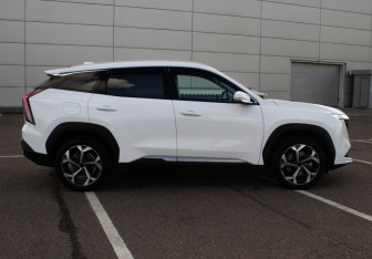 Подержанный автомобиль Geely Atlas 2024 года (4 фото)
