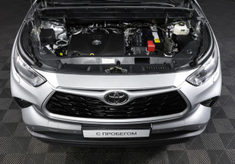 Подержанный автомобиль Toyota Highlander 2021 года (9 фото)