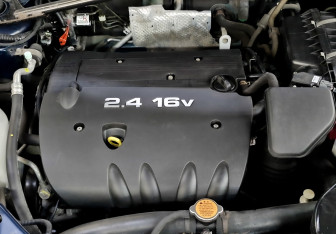 Подержанный автомобиль Peugeot 4007 2011 года (9 фото)