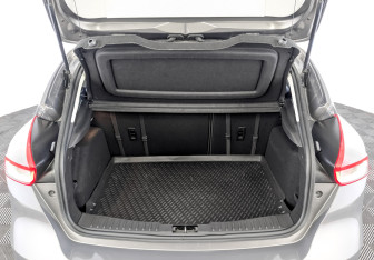 Подержанный автомобиль Ford Focus Hatchback 2018 года (10 фото)