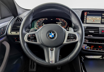 Подержанный автомобиль BMW X4 2021 года (22 фото)