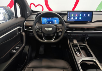 Подержанный автомобиль Geely Okavango 2023 года (10 фото)