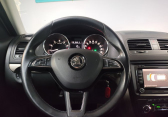 Подержанный автомобиль Skoda Yeti 2013 года (15 фото)