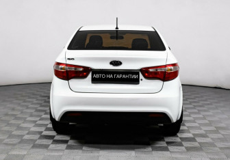 Подержанный автомобиль Kia Rio Sedan 2012 года (6 фото)