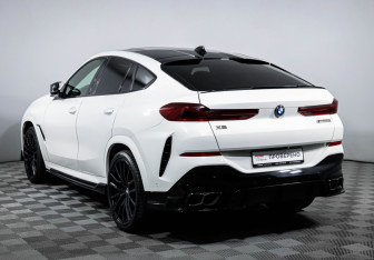 Подержанный автомобиль BMW X6 2021 года (7 фото)