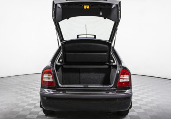 Подержанный автомобиль Skoda Octavia Liftback 2007 года (15 фото)