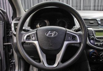 Подержанный автомобиль Hyundai Solaris Hatchback 2012 года (17 фото)