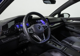 Подержанный автомобиль Volkswagen Golf Hatchback 2021 года (9 фото)