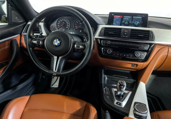 Подержанный автомобиль BMW M4 Coupe 2018 года (15 фото)