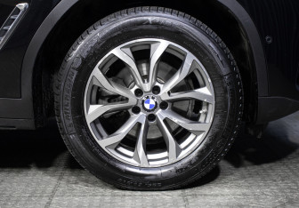 Подержанный автомобиль BMW X4 2020 года (26 фото)