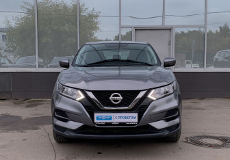 Подержанный автомобиль Nissan Qashqai 2021 года (2 фото)