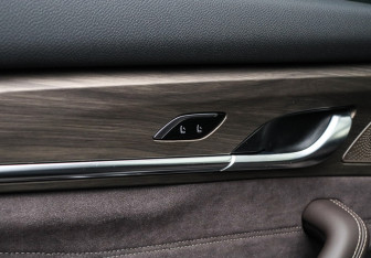 Подержанный автомобиль Geely Monjaro 2026 года (12 фото)