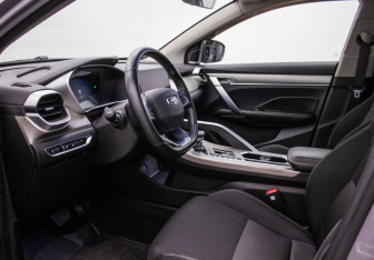 Подержанный автомобиль Geely Coolray 2022 года (10 фото)