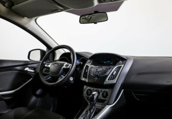 Подержанный автомобиль Ford Focus Hatchback 2014 года (5 фото)
