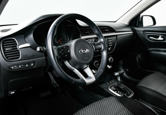Подержанный автомобиль Kia Rio Hatchback 2018 года (10 фото)