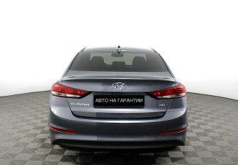 Подержанный автомобиль Hyundai Elantra Sedan 2018 года (4 фото)
