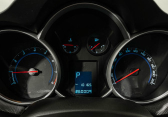 Подержанный автомобиль Chevrolet Cruze Sedan 2010 года (11 фото)