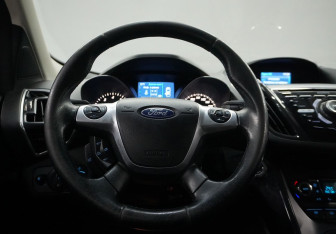 Подержанный автомобиль Ford Kuga 2015 года (15 фото)