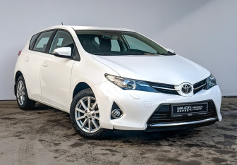 Подержанный автомобиль Toyota Auris Hatchback 2013 года (3 фото)