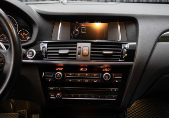 Подержанный автомобиль BMW X4 2016 года (15 фото)