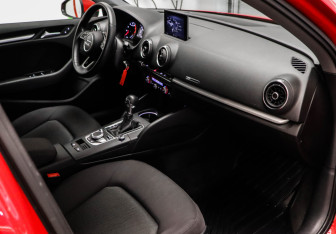 Подержанный автомобиль Audi A3 Sedan 2018 года (20 фото)