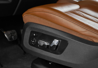 Подержанный автомобиль BMW X5 2023 года (9 фото)