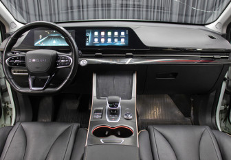 Подержанный автомобиль Omoda C5 2024 года (14 фото)