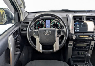 Подержанный автомобиль Toyota Land Cruiser Prado 2013 года (21 фото)