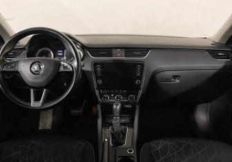 Подержанный автомобиль Skoda Octavia Liftback 2019 года (12 фото)