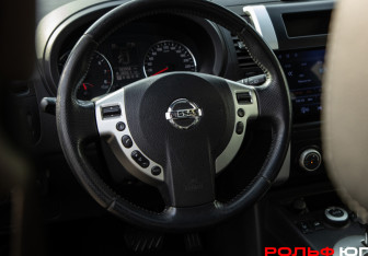 Подержанный автомобиль Nissan X-Trail 2011 года (12 фото)