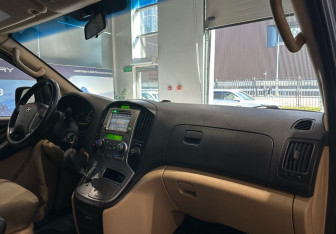 Подержанный автомобиль Hyundai Grand Starex 2008 года (9 фото)
