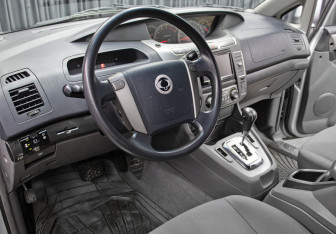 Подержанный автомобиль SsangYong Stavic 2013 года (16 фото)