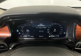 Подержанный автомобиль Lincoln Aviator 2020 года (11 фото)