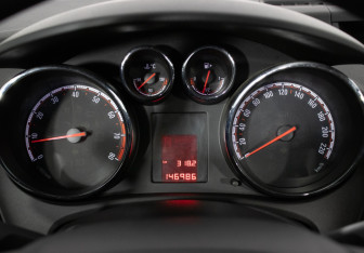 Подержанный автомобиль Opel Meriva 2011 года (12 фото)