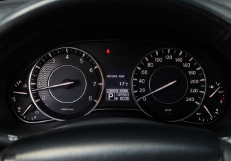 Подержанный автомобиль Nissan Patrol 2010 года (31 фото)