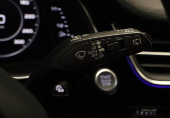 Подержанный автомобиль Audi Q7 2017 года (10 фото)