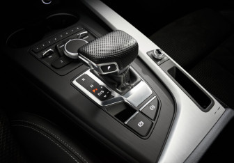 Подержанный автомобиль Audi A4 Sedan 2019 года (15 фото)