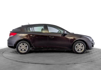 Подержанный автомобиль Chevrolet Cruze Hatchback 2015 года (4 фото)