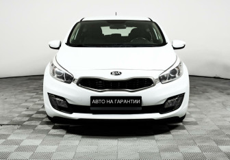 Подержанный автомобиль Kia Ceed Hatchback 2013 года (2 фото)