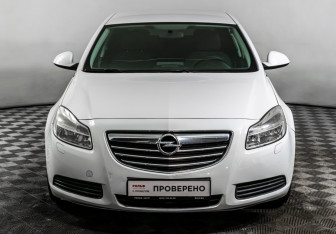 Подержанный автомобиль Opel Insignia Sedan 2013 года (2 фото)