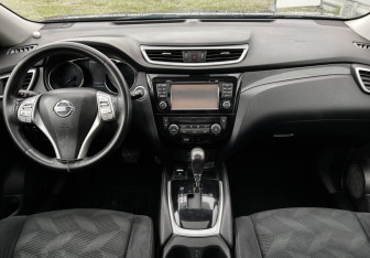 Подержанный автомобиль Nissan X-Trail 2015 года (12 фото)