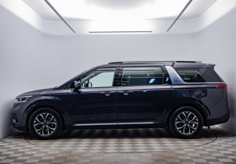 Подержанный автомобиль Kia Carnival 2020 года (8 фото)