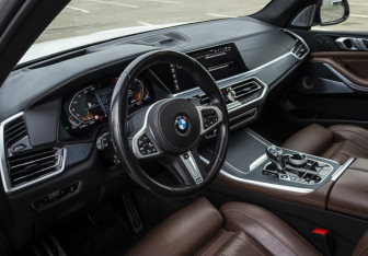 Подержанный автомобиль BMW X5 2021 года (11 фото)