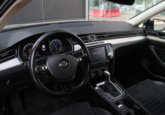 Подержанный автомобиль Volkswagen Passat Sedan 2015 года (13 фото)
