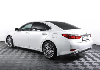 Подержанный автомобиль Lexus ES 2014 года (7 фото)
