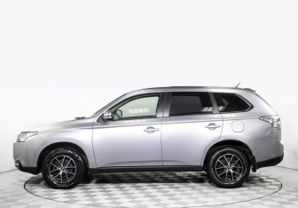 Подержанный автомобиль Mitsubishi Outlander 2013 года (8 фото)